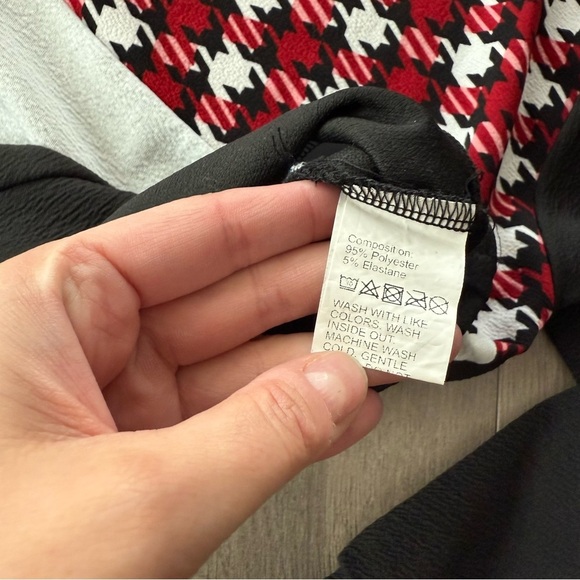 SHEIN Autumn Red & Black Houndstooth Stripe Crewneck Sweatshirt - Picture 5 of 5